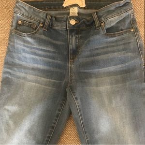 Excellent Preowned Condition Altat’d State Ankle Jeans Size 26. Very Cute